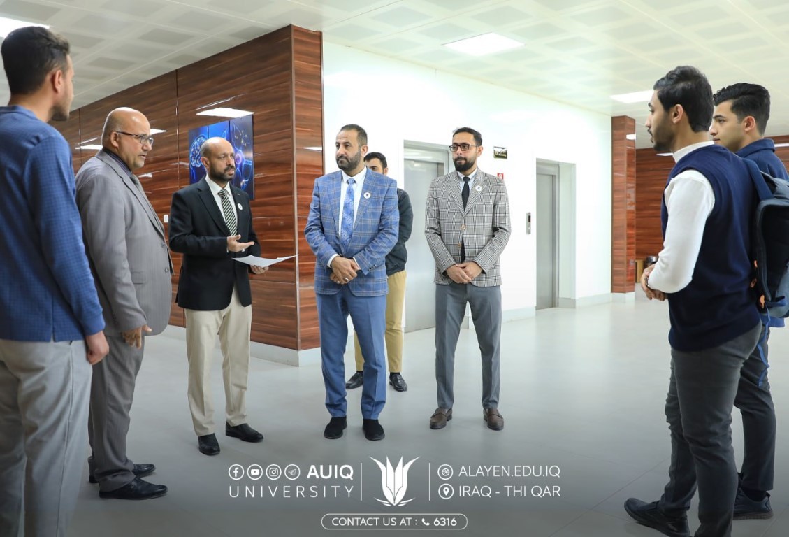 جولة رئيس جامعة العين العراقية في كليتي الطب العام والصيدلة